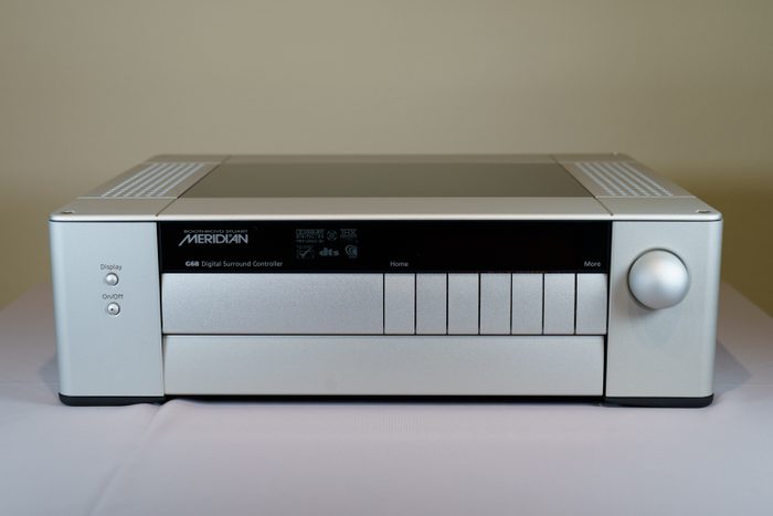 Meridian G68 Surround Controller inkl. AM/FM Tuner (Schwarz/Silber) Silber --- 1