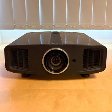 JVC DLA-HD100 Schwarz --- 1